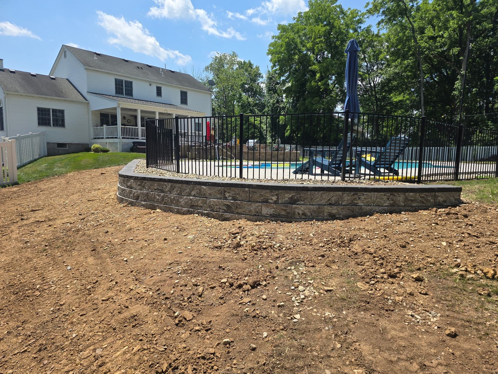 Gallery photos for 160-Foot Retaining Wall Holds a Poolside Hill in Place: Image #2